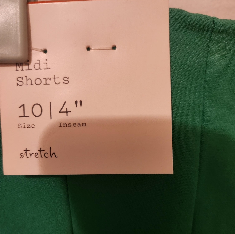 Brand New Green Women's Shorts - Picture 3 of 4